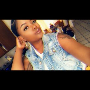 Meet your Posher, Dominique